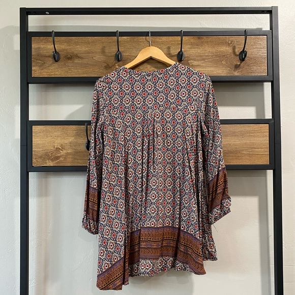 Patterned Tunic Blouse - Picture 2 of 3